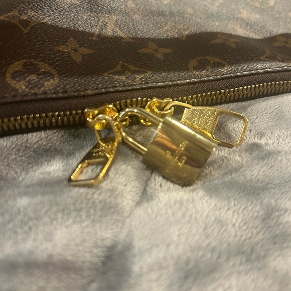 Louis Vuitton Berri PM bag Authentic - Picture 14 of 16